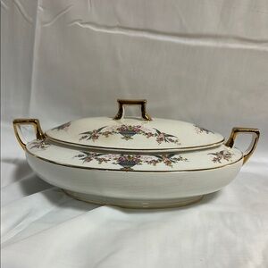 Homer Laughlin Rosewood Covered
Vegetable Bowl Urns/Birds